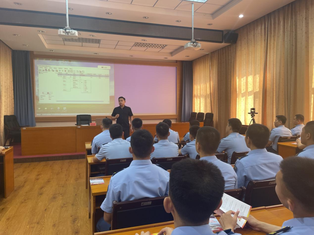 区退役军人事务服务中心：政策法规进军营 退役就业有保障