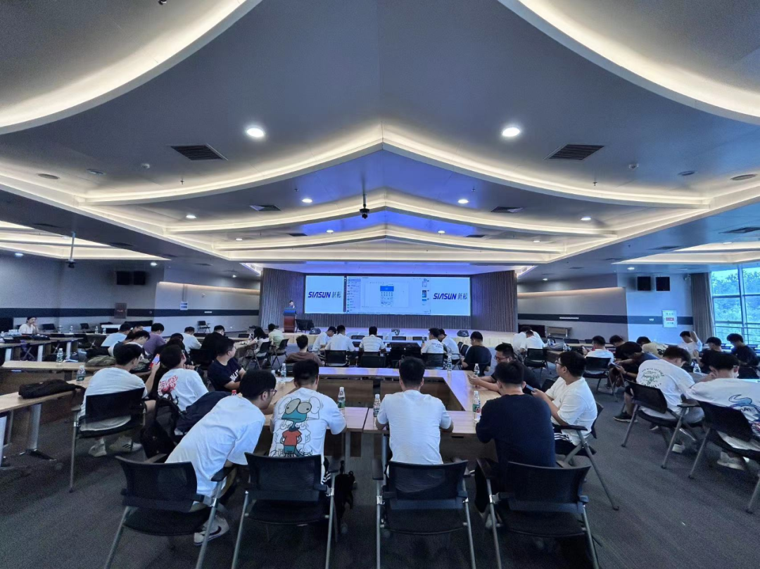 区人社局：助企发展暖人心，便民服务一站达