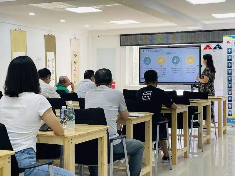 区人社局：就业服务进社区 暖心服务零距离