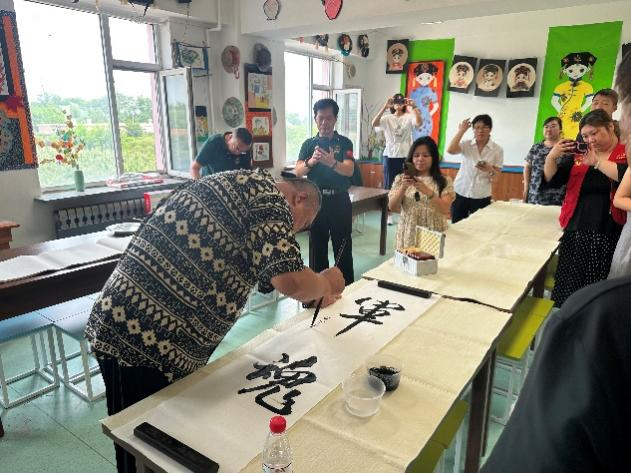 李相街道李相街社区举办“翰墨飘香两邻情，丹青亮彩念党恩”主题书法交流活动