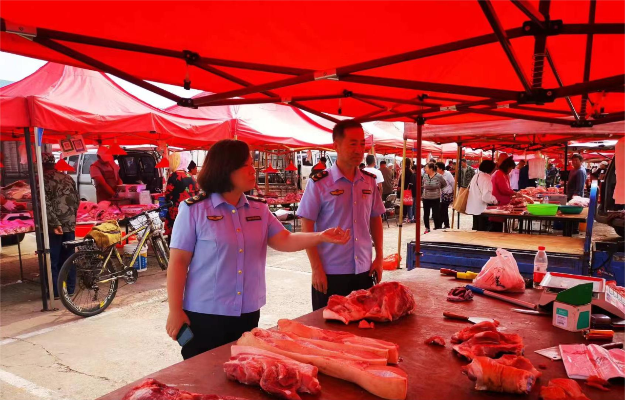 区市场局全力保障双节食品安全
