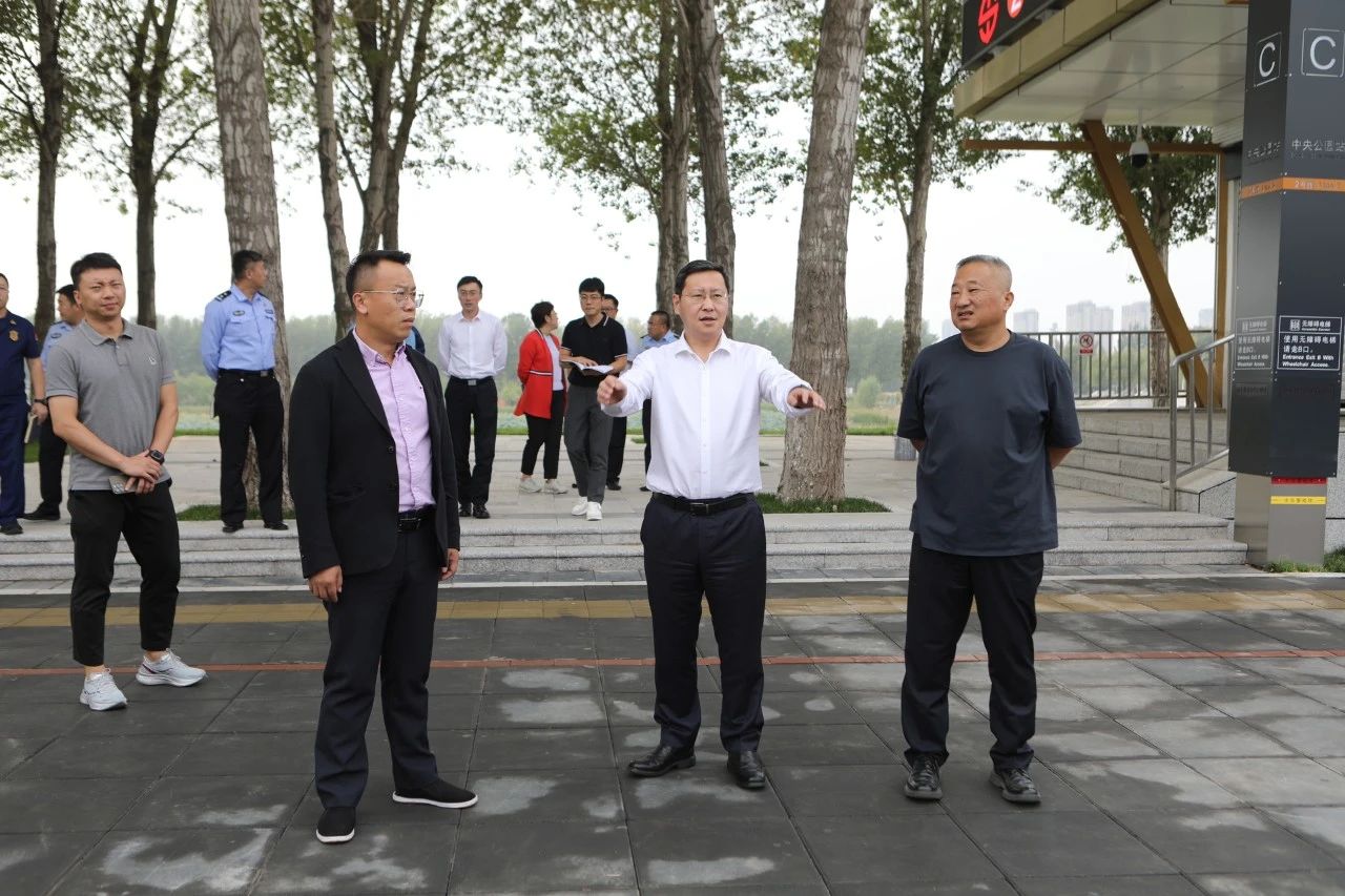 区委书记闫占峰调研我区安全生产有关工作