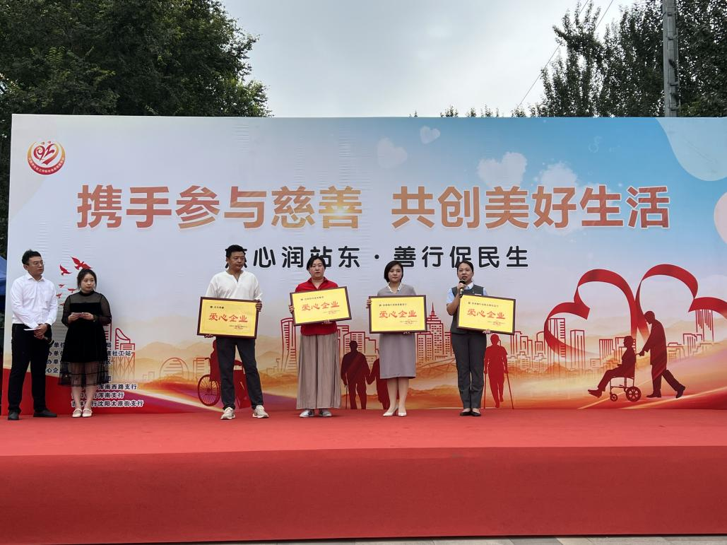区民政局开展慈善主题宣传月活动