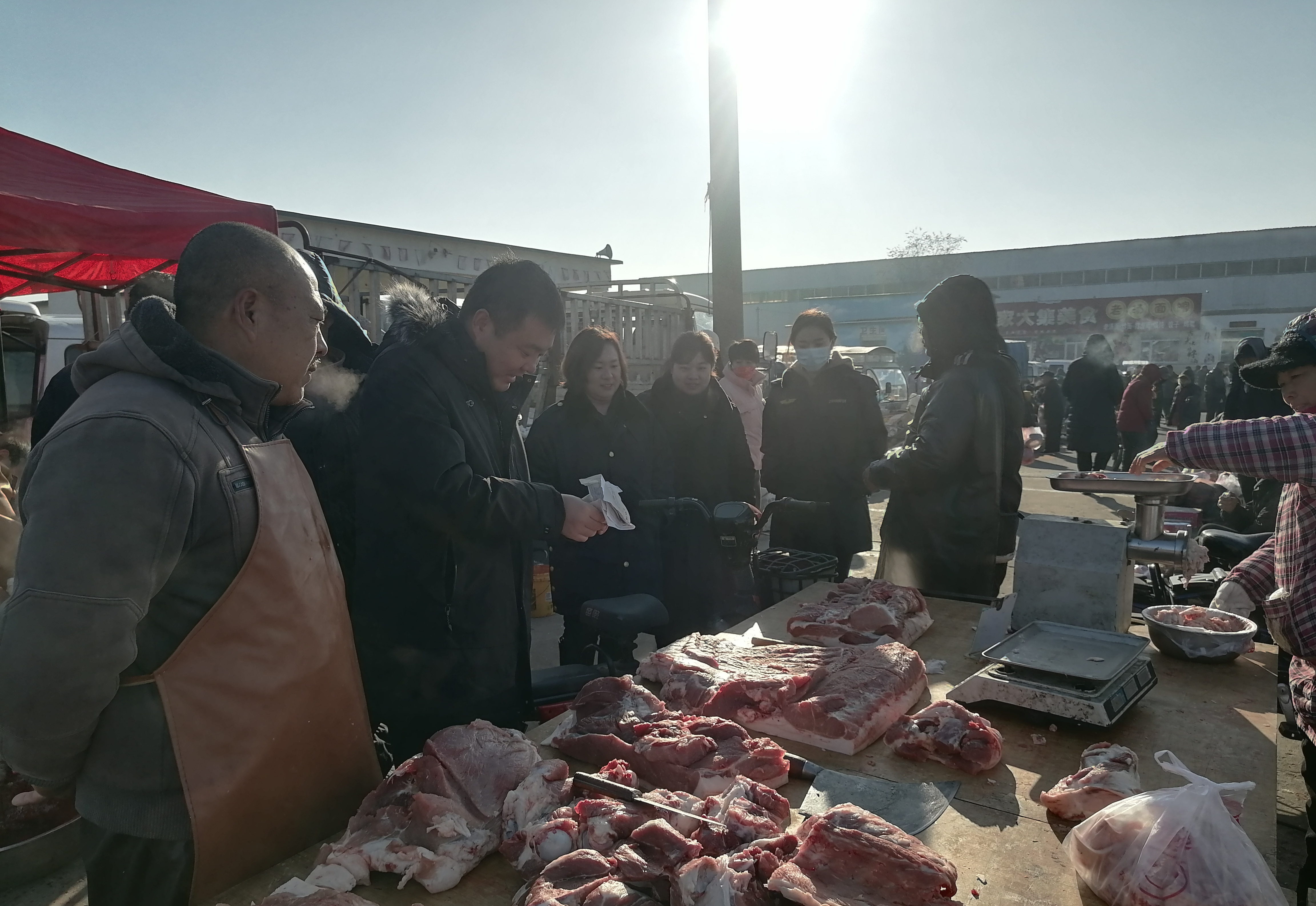 区市场局开展农村大集食品安全专项检查