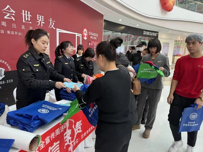 区市场局开展食品安全宣传周活动