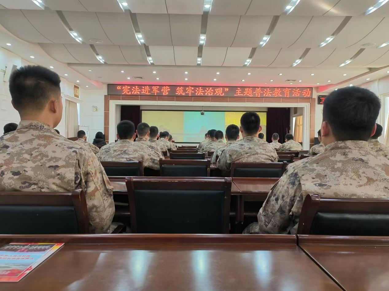区退役军人事务服务中心开展“宪法进军营 筑牢法治观”主题普法教育活动