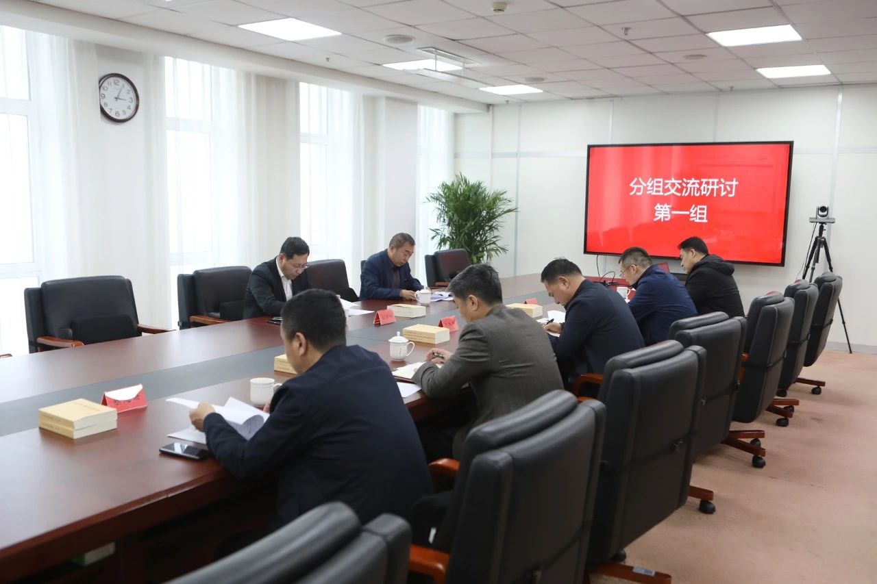 区委学习贯彻习近平新时代中国特色社会主义思想主题教育第4期读书班暨区委...