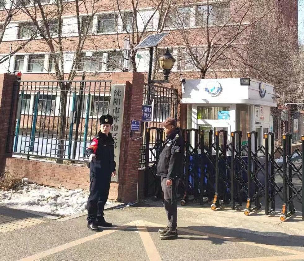 区执法分局开展护航开学季专项执法行动