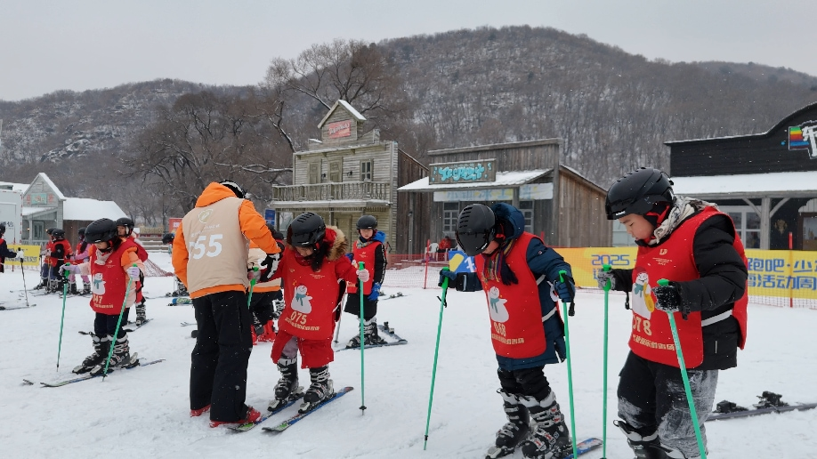 浑南区中小学生冰雪运动冬季训练营成功举办(图1)